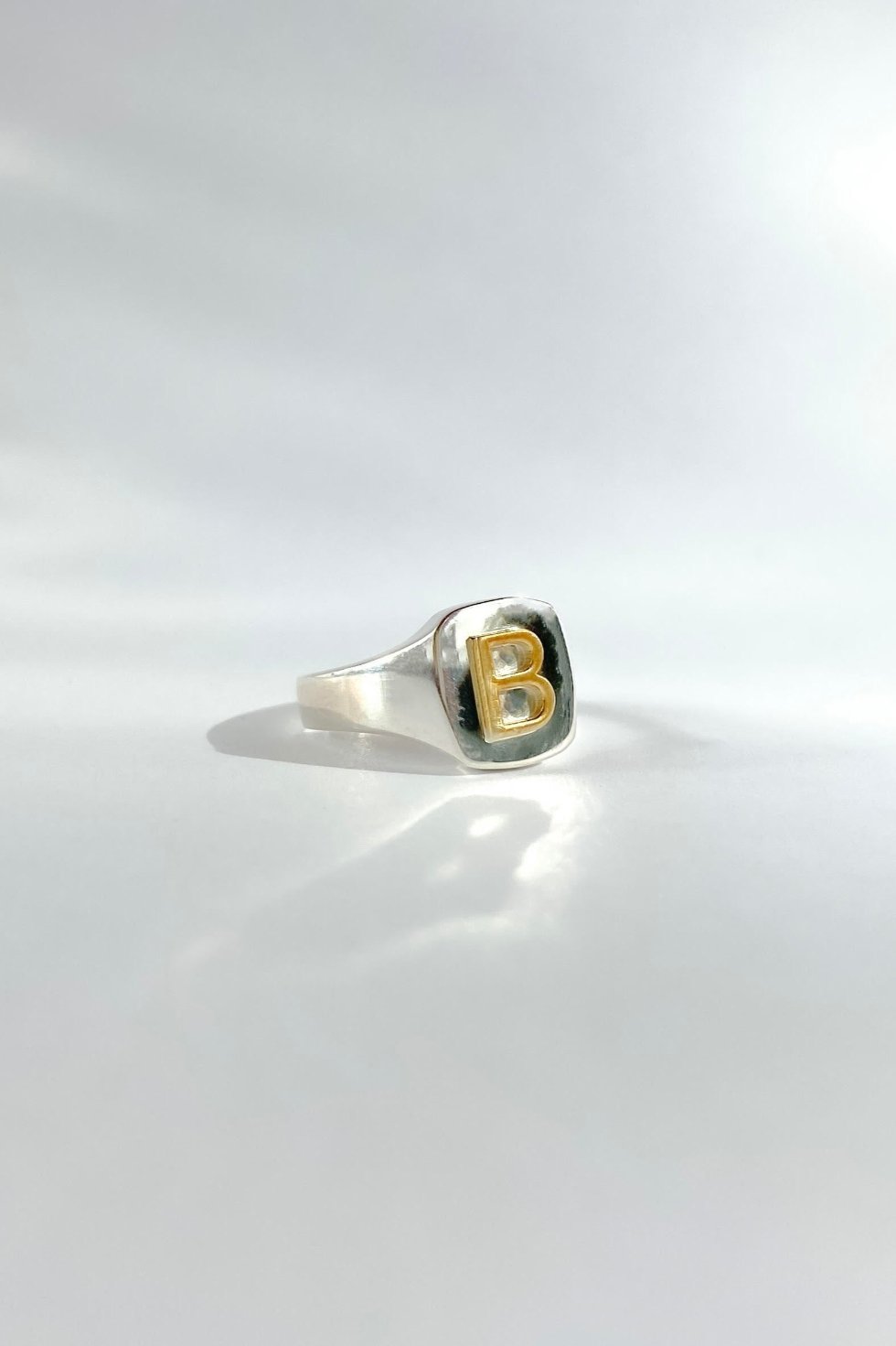 Anel Inicial em Ouro Branco 18k