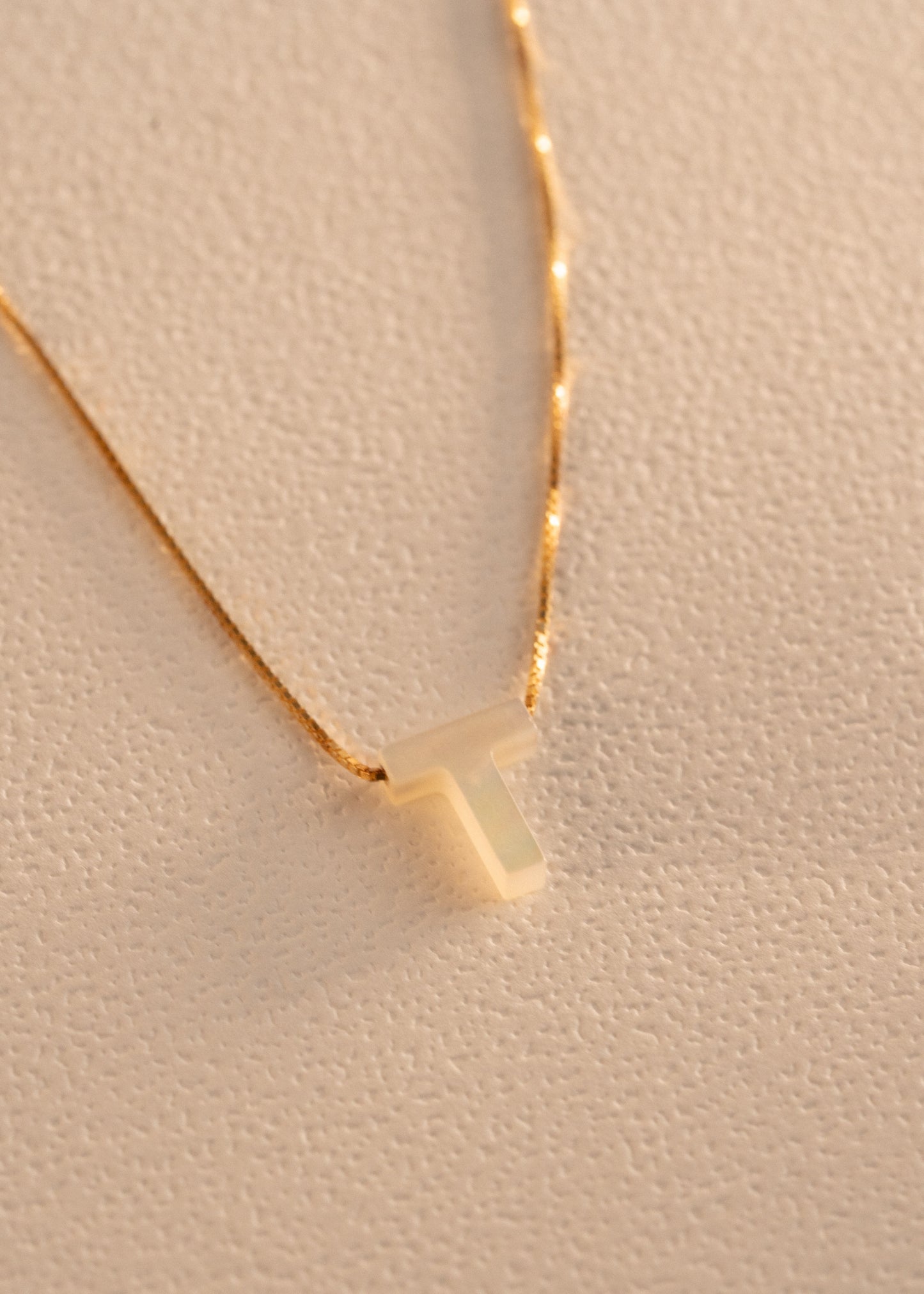 Colar Letra em Ouro Amarelo 18k