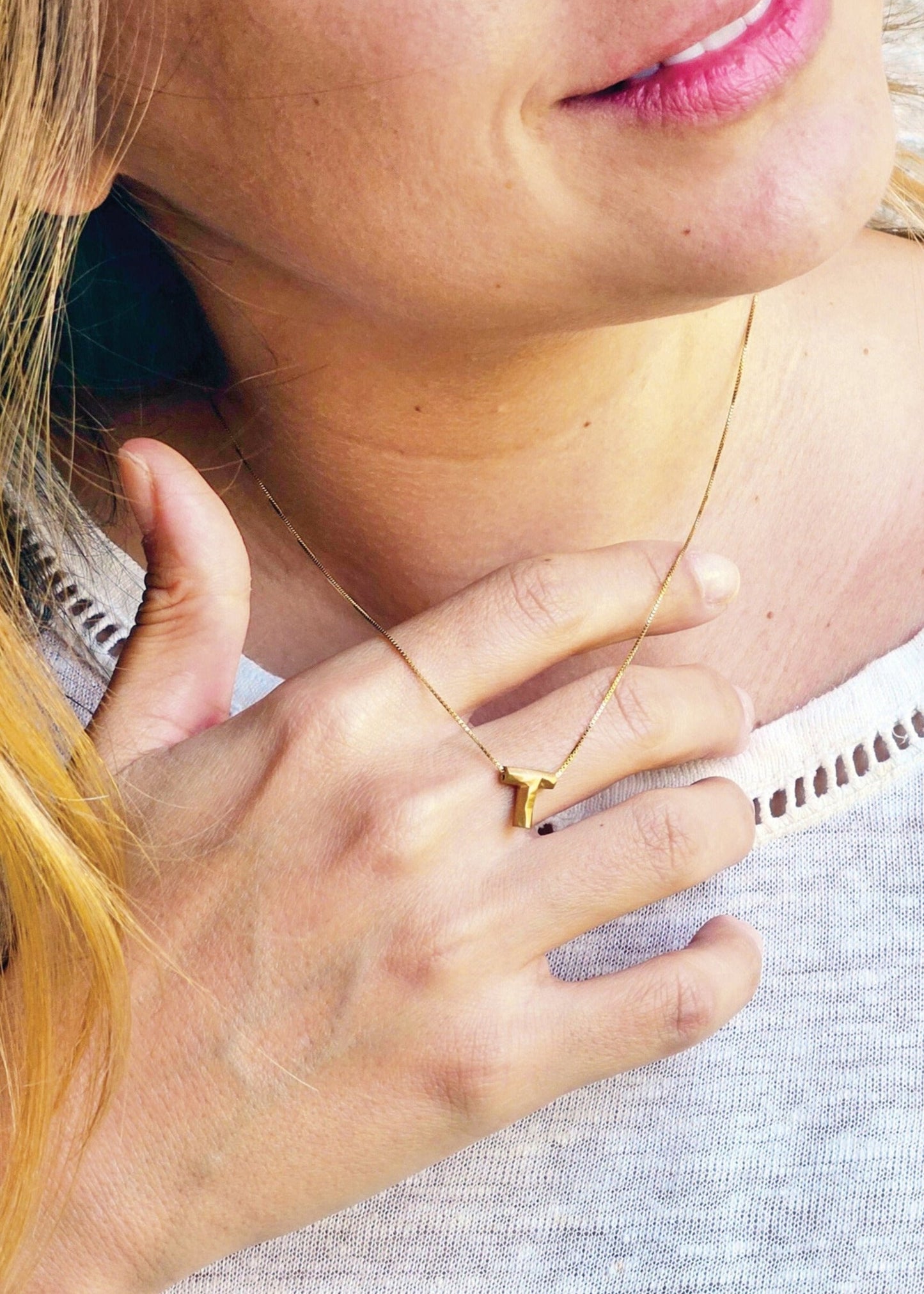 Colar Inicial Facetada em Ouro Amarelo 18k