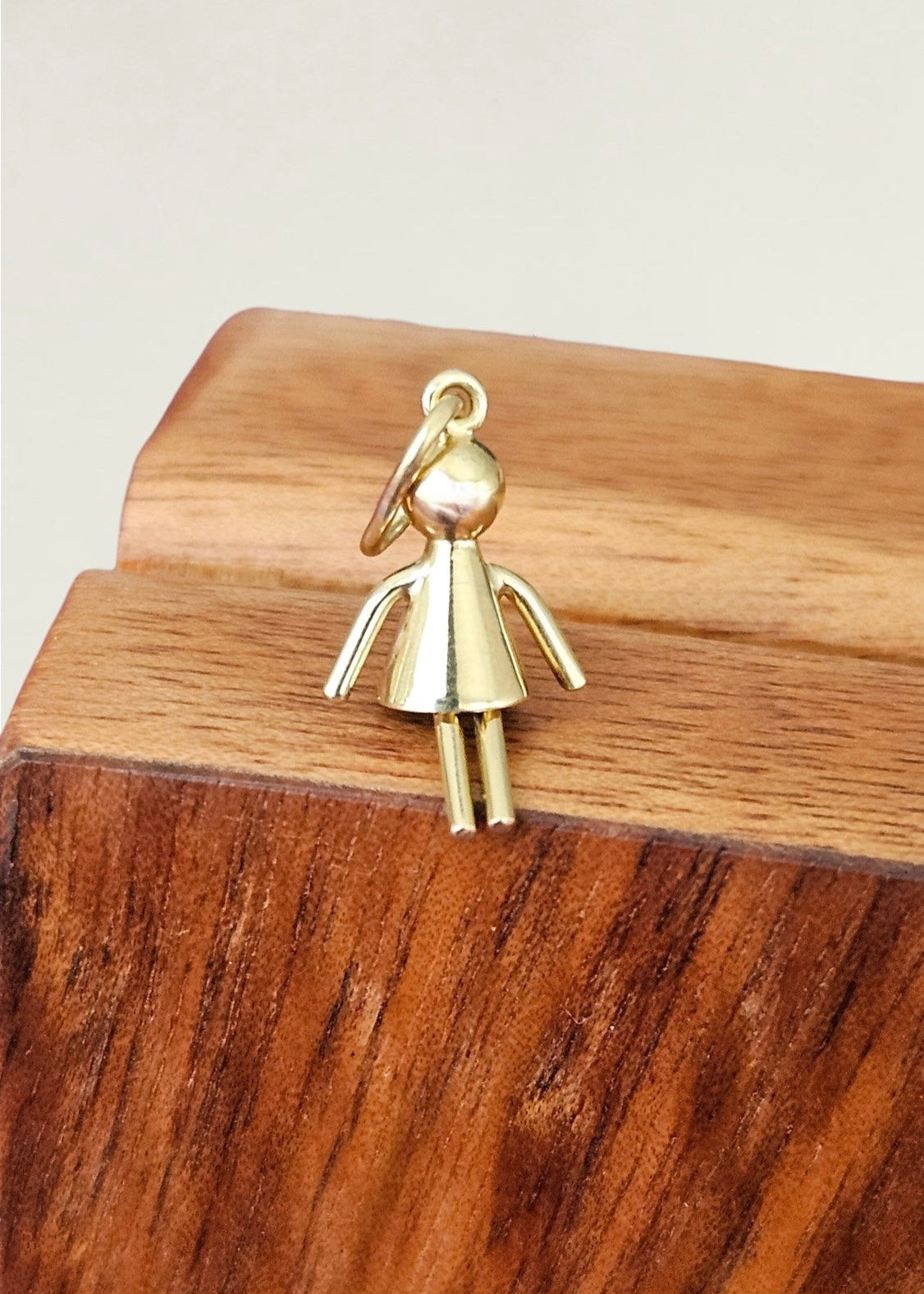 Pingente Menina em Ouro Amarelo 18k