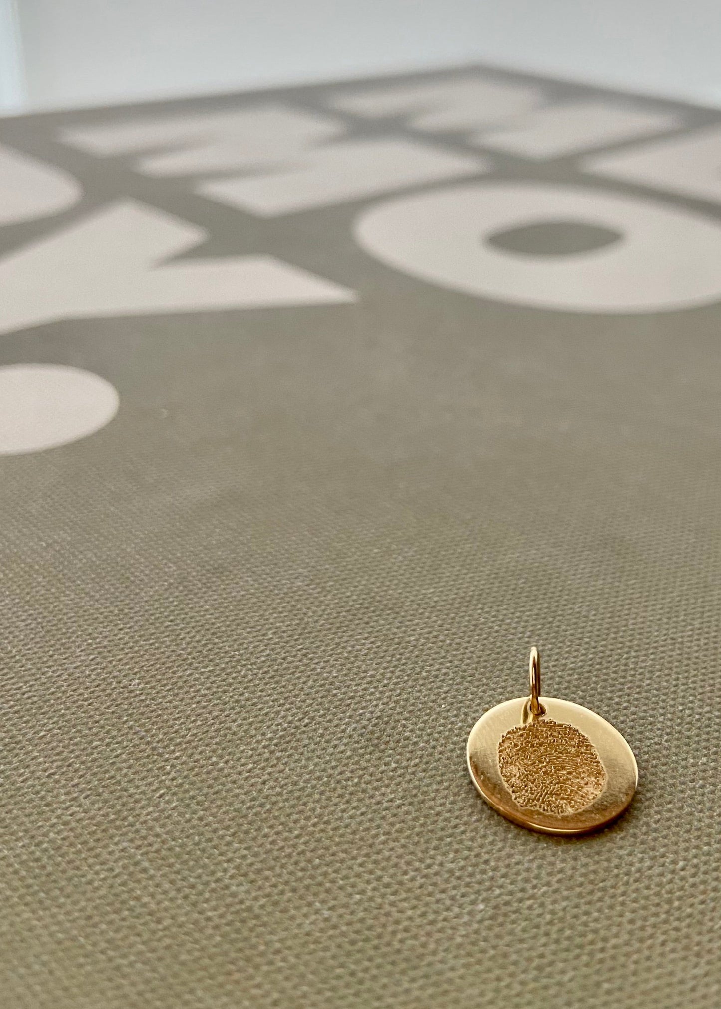 Pingente Primeiros Traços em Ouro Amarelo 18k