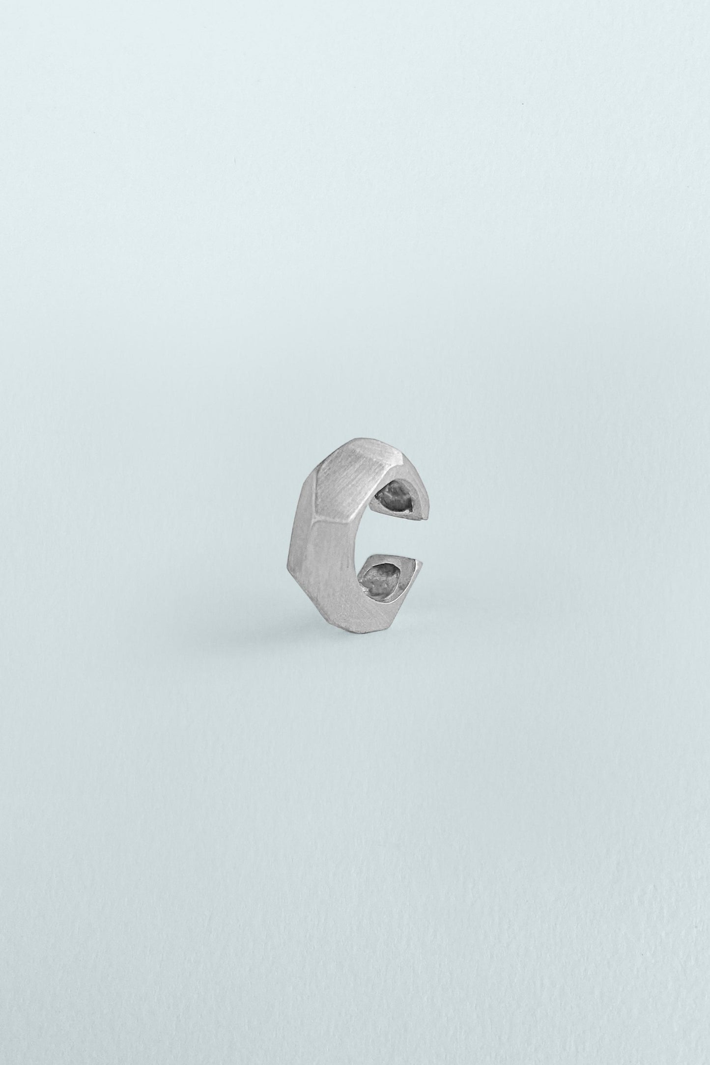 Piercing Facetado em Ouro Branco 18k