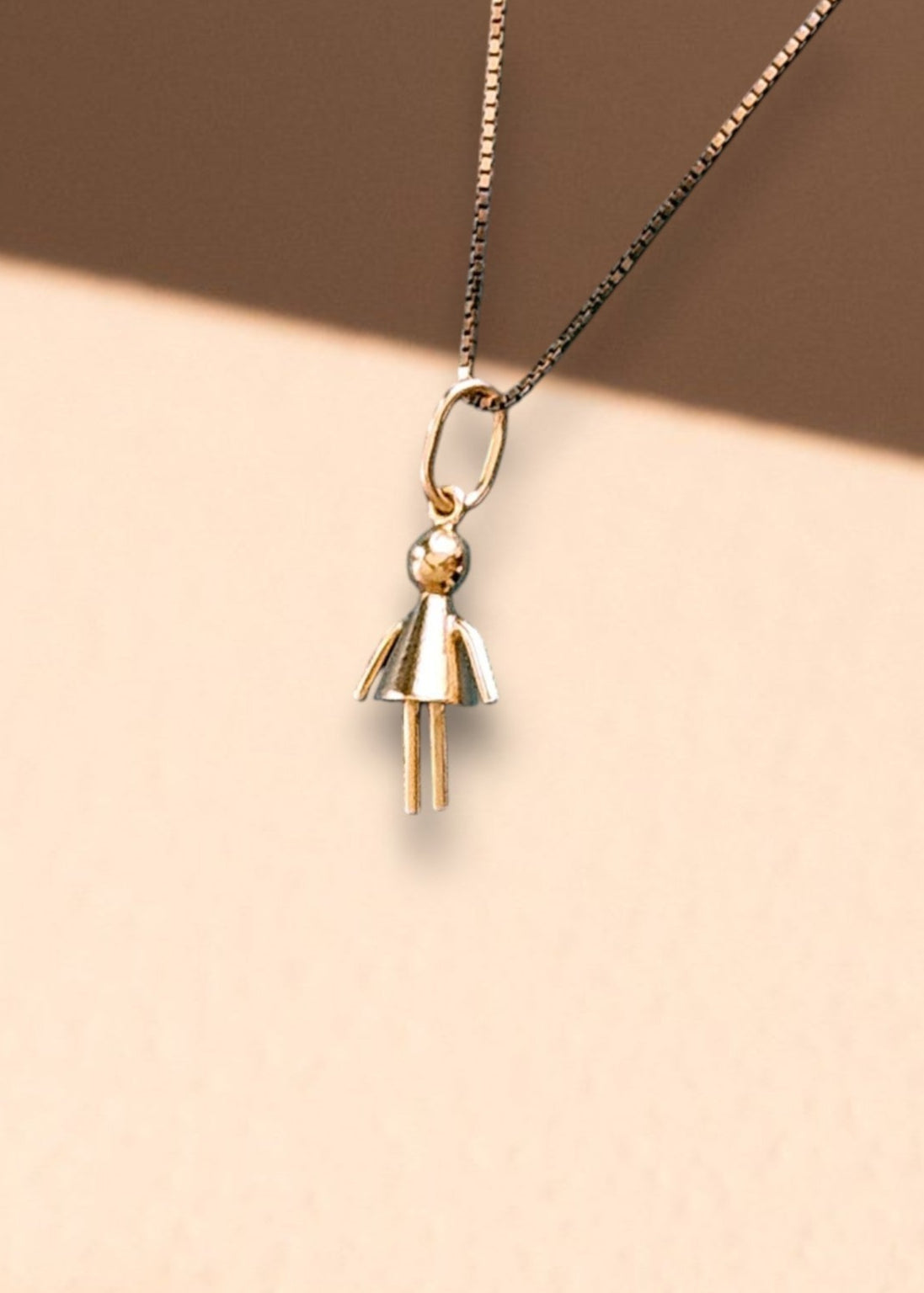 Pingente Menina em Ouro Amarelo 18k