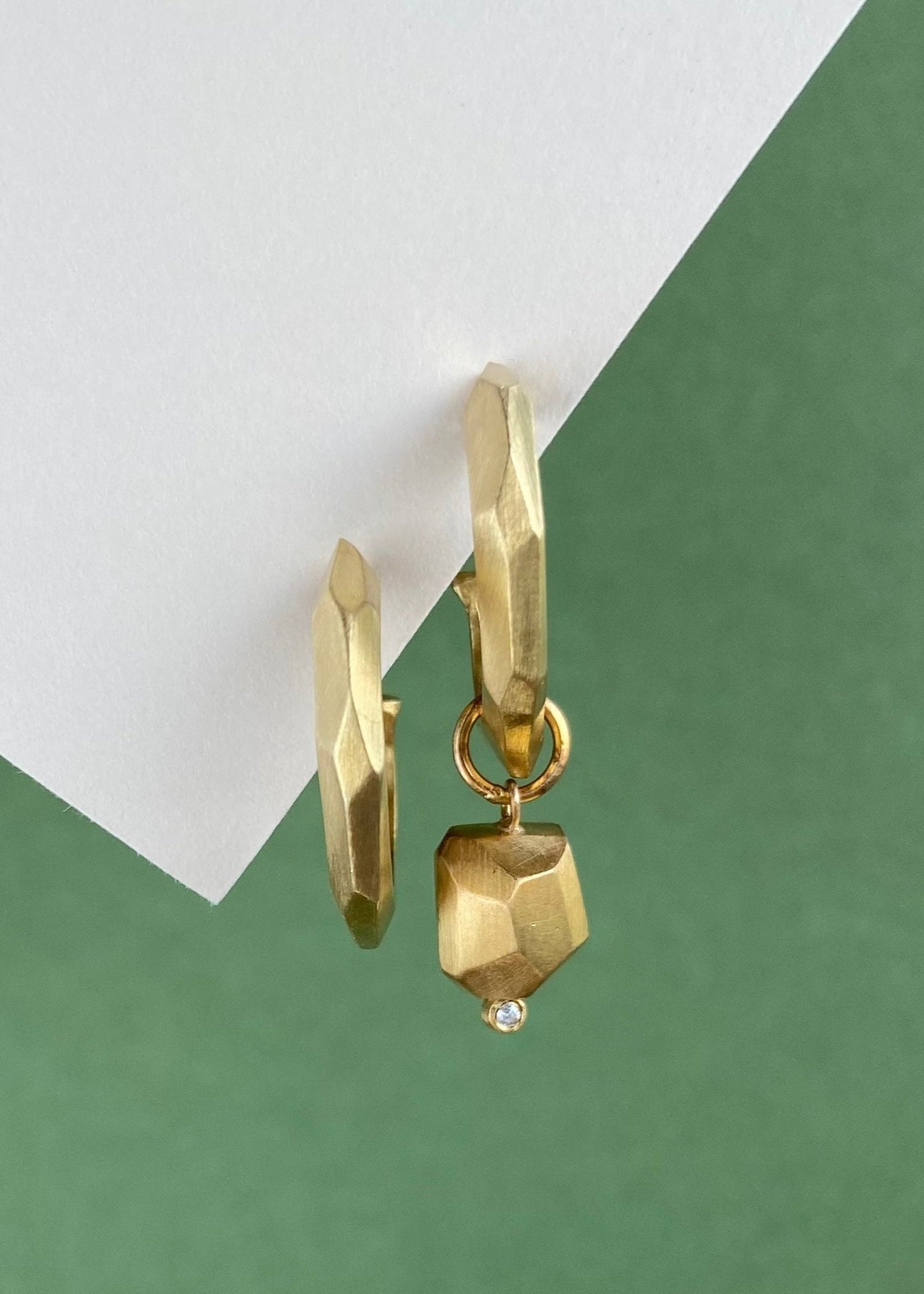 Argolas Facetadas em Ouro Amarelo 18k