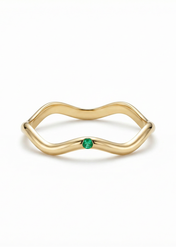 Anel Ondulato com Esmeralda em Ouro Amarelo 18k