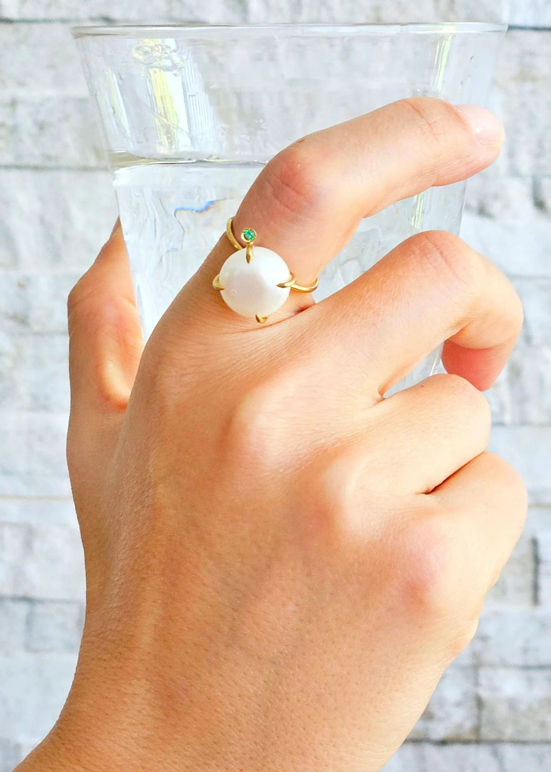 Anel Perla Esmeralda em Ouro Amarelo 18k