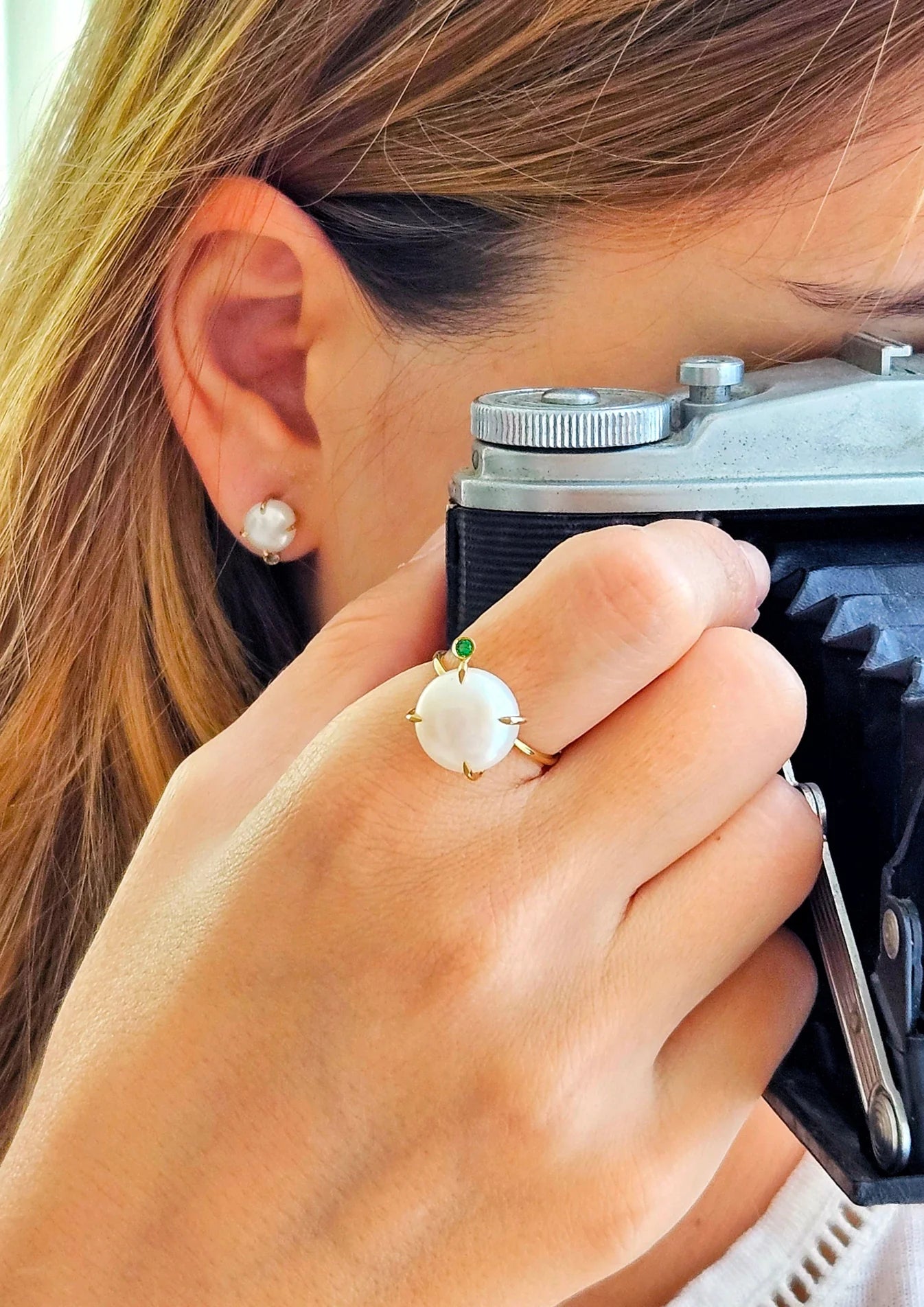 Anel Perla Esmeralda em Ouro Amarelo 18k