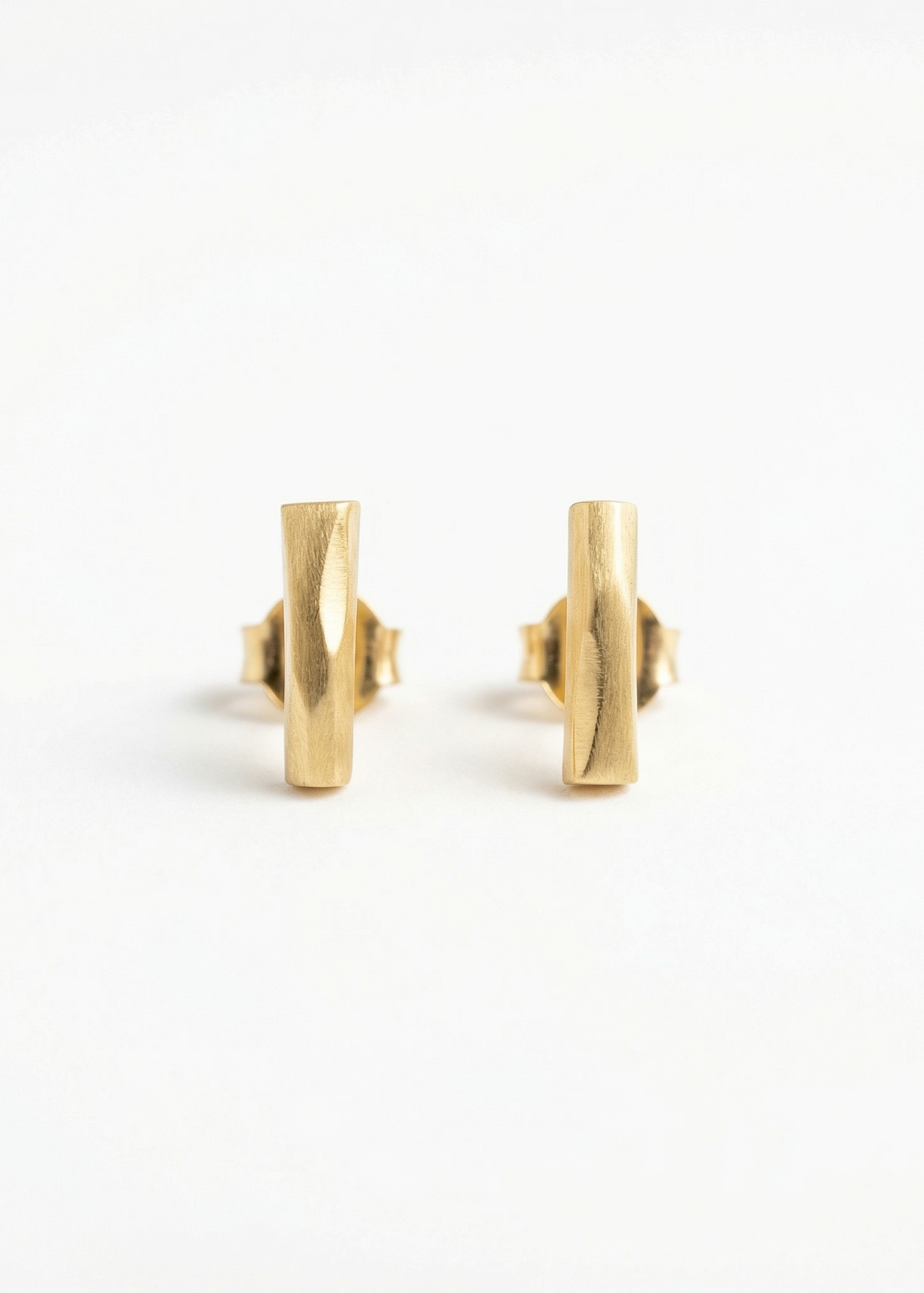 Brincos Tracinho Facetado em Ouro Amarelo 18k