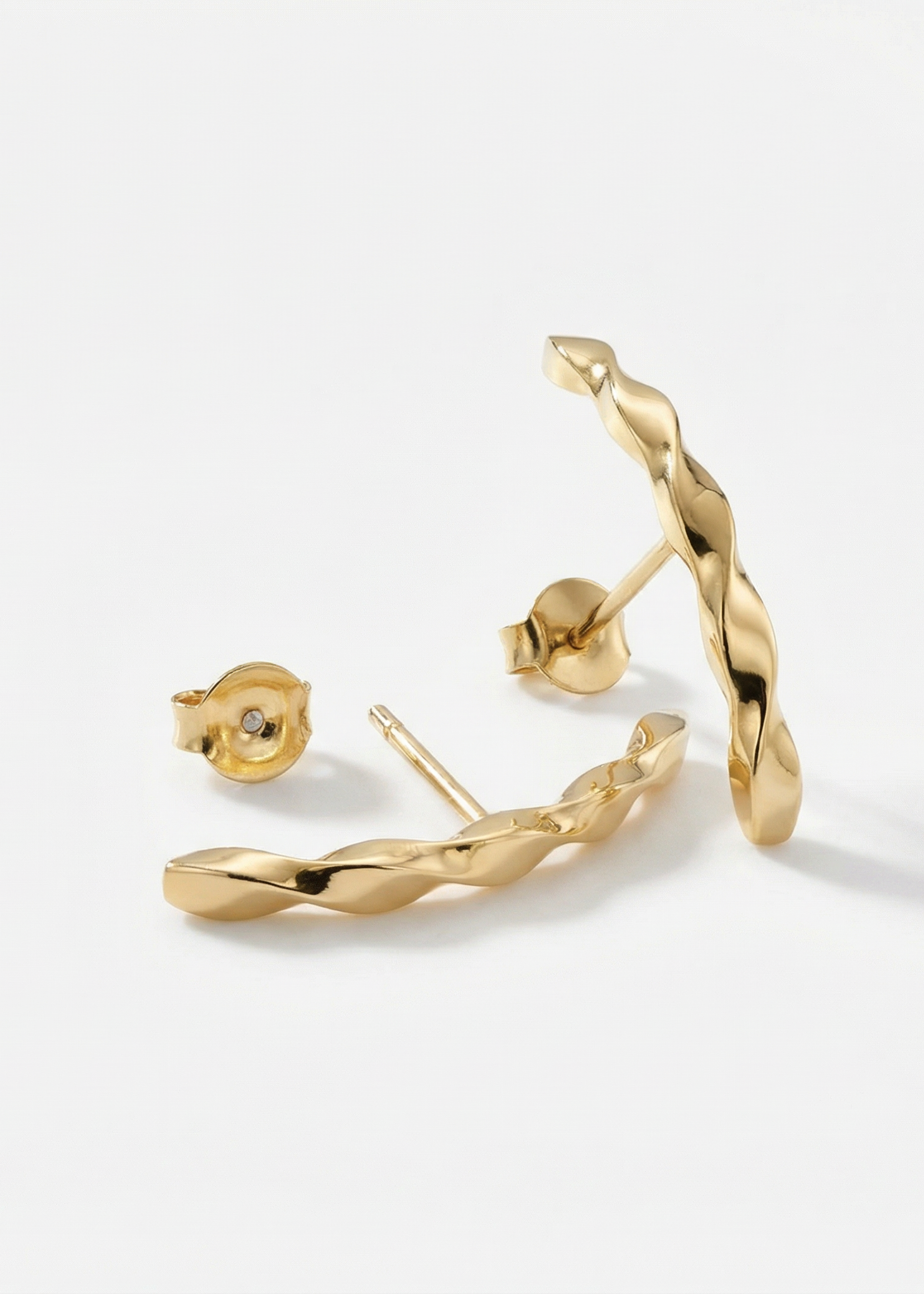 Ear Hook Essenza em Ouro Amarelo 18k