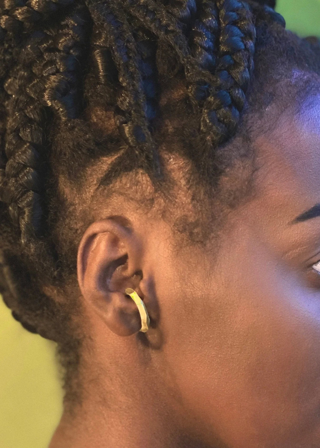Ear Hook Facetado em Ouro Amarelo 18k