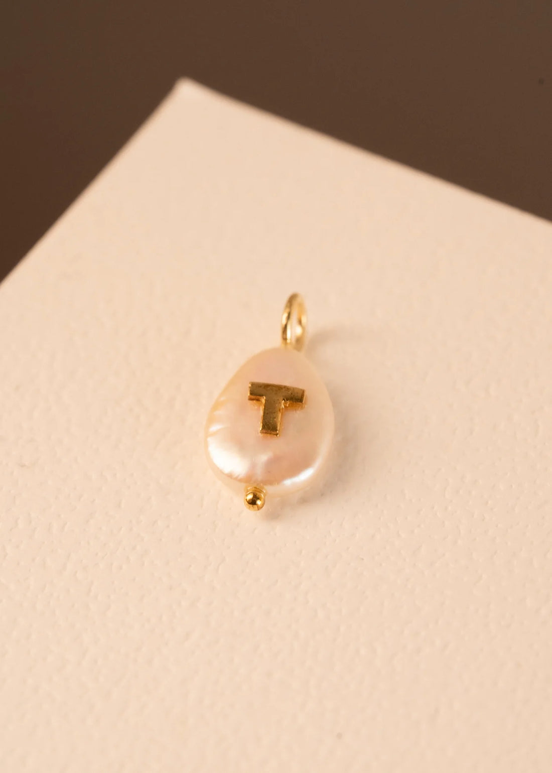 Pingente Petit Letter em Ouro Amarelo 18k