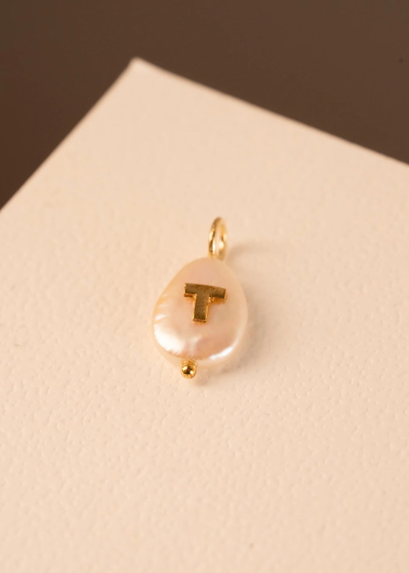 Pingente Petit Letter em Ouro Amarelo 18k