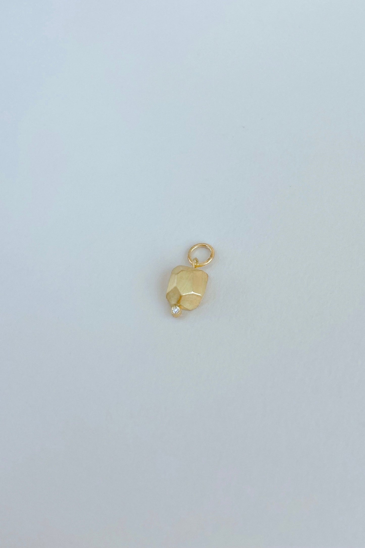 Pingente Pepita Ponto de Luz em Ouro Amarelo 18k